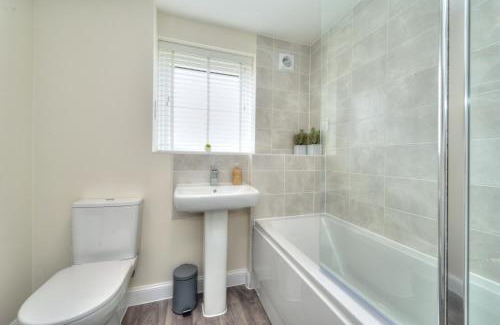 Milton Keynes Apartment | Executive Fairfields Apartment by PAY AS U STAY