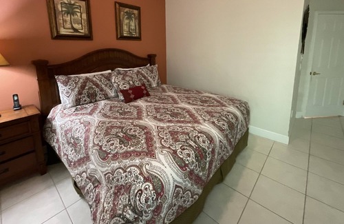 Ridgewood Lakes House | Executive Home in Gated Golf Community Near Disney