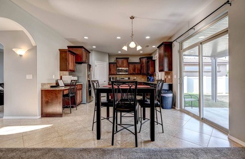 Tri-Cities House | Executive Home, Private Yard & Garage 5/3 - #3005