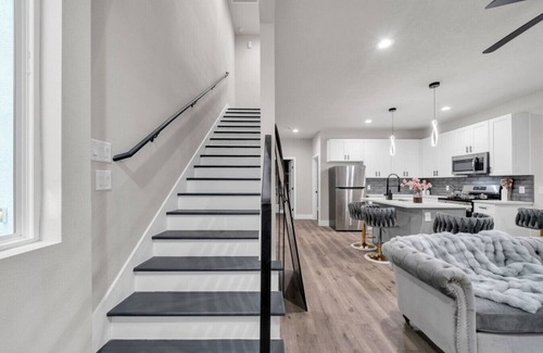 Humble Apartment | Executive Home Private Yard Free Parking Pets