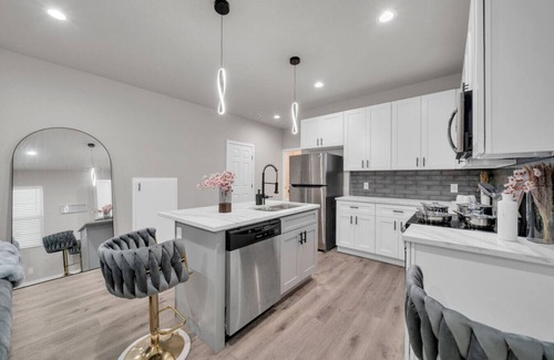 Humble Apartment | Executive Home Private Yard Free Parking Pets