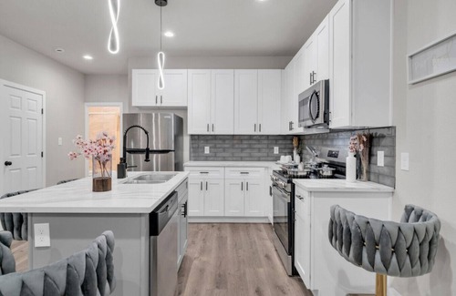 Humble Apartment | Executive Home Private Yard Free Parking Pets