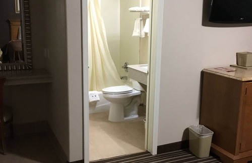 Ira Hotel | Executive Inn
