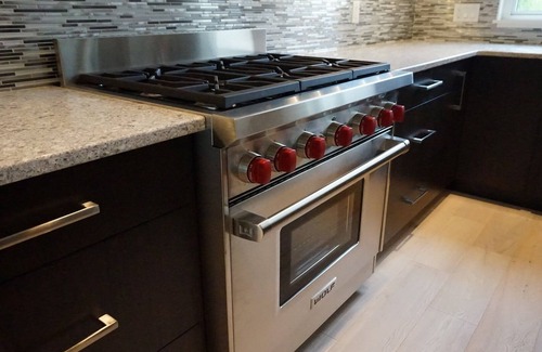 South Pandosy House | Executive Lakefront Townhome - July 1 to July 17th!