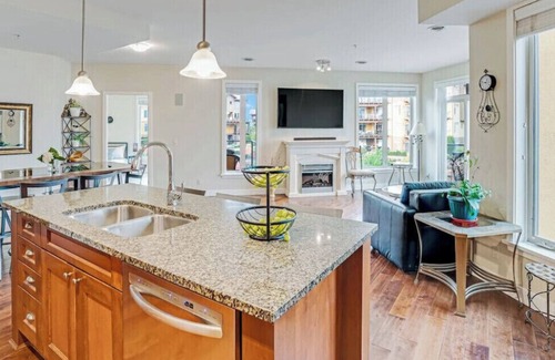 Westbank Condo | Executive Lakeview Suite, 3 King Bedrooms 2 Baths, 2 Private Patios