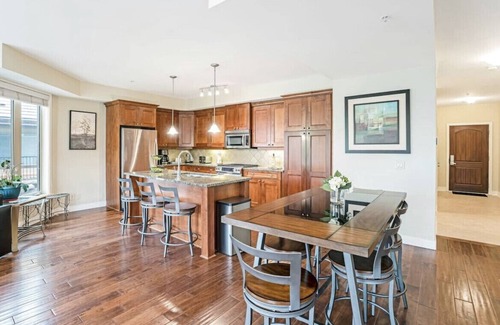 Westbank Condo | Executive Lakeview Suite, 3 King Bedrooms 2 Baths, 2 Private Patios