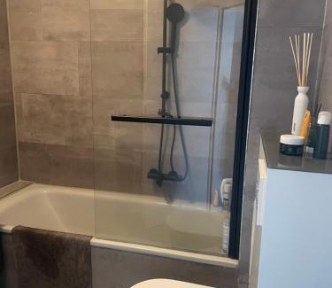Hainholz Apartment | Executive Maisonette Penthouse Loft, Rooftop Pool, Central Hannover and Direct Messe Connection