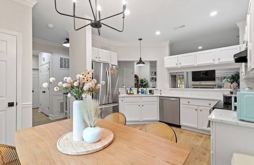 Southwest Raleigh Condo | Executive North Raleigh Oasis - Premium 2BR