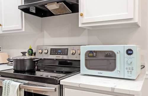 Southwest Raleigh Condo | Executive North Raleigh Oasis - Premium 2BR