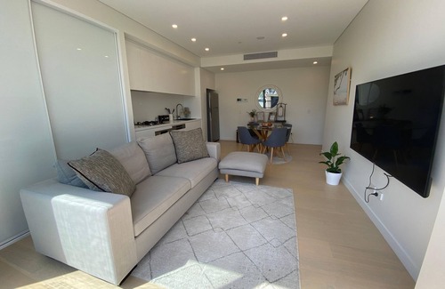 Engadine Apartment | Executive Oasis | Chic 1BR + Courtyard Retreat