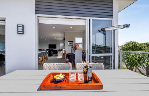 Bell Block House | Executive On Parkview - 3BR modern family home