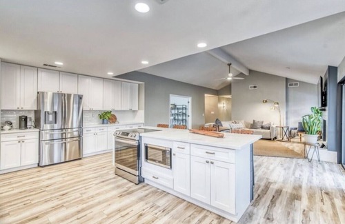 Raisin House | Executive Rental, open floor plan, 3 bdr, 2 bath, office and pool.