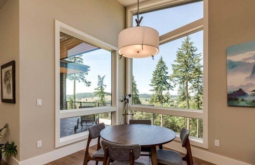 Sherwood House | Executive Retreat| Incredible Views | Smores Around the Firepit