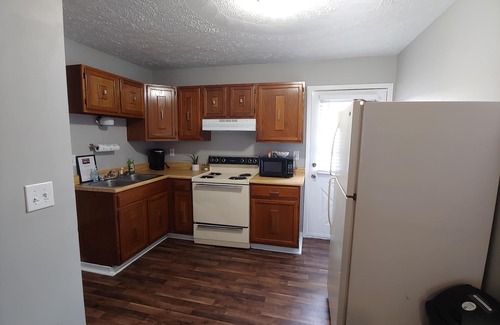 Bluewell Apartment | Executive Short-Term Rental 2-Bed 1-Bath Pets Allowed