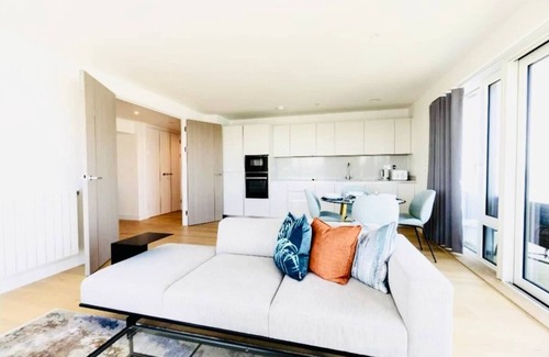Woolwich Apartment | Executive split floor waterfront penthousenn