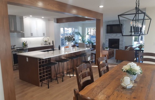 Central Okanagan House | Executive Style Home - Garden of Eating Resort - Ideal for Family and Friends