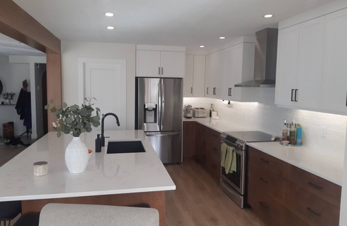 Central Okanagan House | Executive Style Home - Garden of Eating Resort - Ideal for Family and Friends
