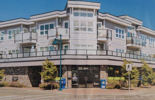 Booktown Condo | Executive suite beautifully furnished & equipped accepting 90 day Bookings.