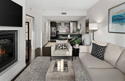 Downtown Victoria Condo | Executive Suite Pool/Hot tub/Gym