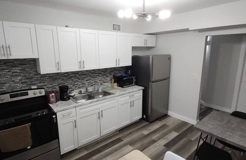Southwest Coconut Grove House | Executive Suite Professional Manager Free Parking, Executive Suite Professional Manager Free Parking