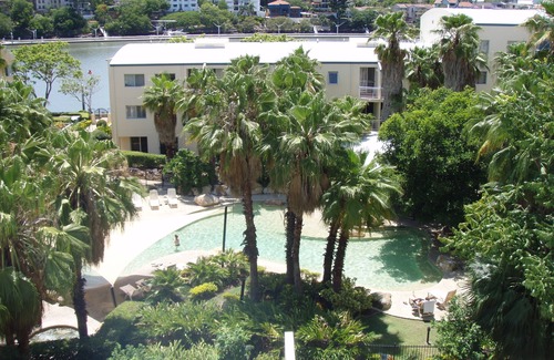 Kangaroo Point Apartment | Executive Three Bedroom Unit overlooking Resort Style Pool and Parking