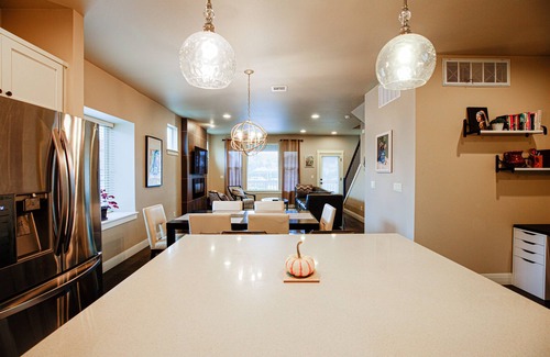 Cedar Hills House | Executive Vacation Home Across Nike HQ/VillaSports Gym/Spa, Business or Family