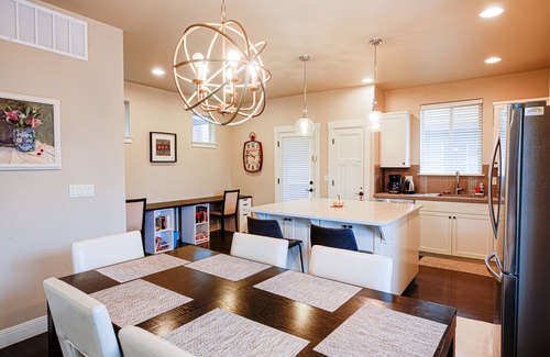 Cedar Hills House | Executive Vacation Home Across Nike HQ/VillaSports Gym/Spa, Business or Family