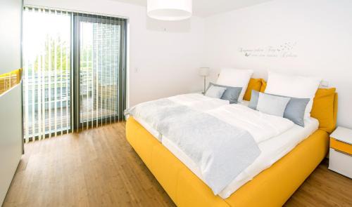 Gluecksburg Apartment | Exklusive Ferienwohnung mit Wasser
