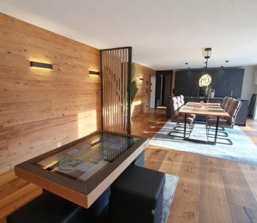 Hinterzarten Apartment | Exklusive King Suite mit Game Table in Hinterzarten