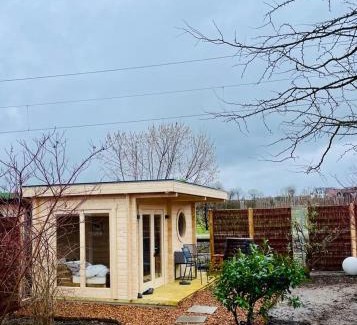 Nonnenhorn House | Exklusives Josenhaus mit See- und Alpenblick & Gartensauna