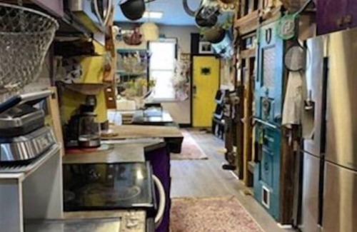 North Philadelphia East House | Exotic Hand-Crafted Art House