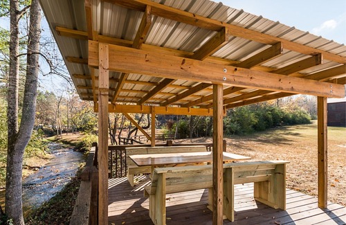 Hemp Cabin | EXPANDED MTN/VALLEY VIEW-500FT NOISY HEMPTOWN CREEK-ARCADE-FIREPIT-REALLOG CABIN