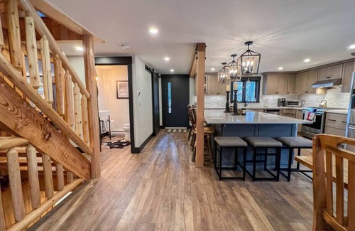 North Conway House | Expansive 3800 ft.² Home | Private Gym & Hot Tub!