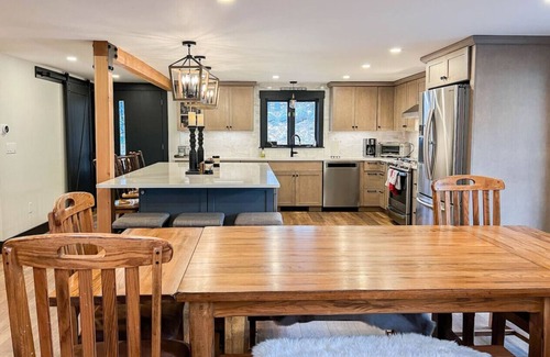 North Conway House | Expansive 3800 ft.² Home | Private Gym & Hot Tub!
