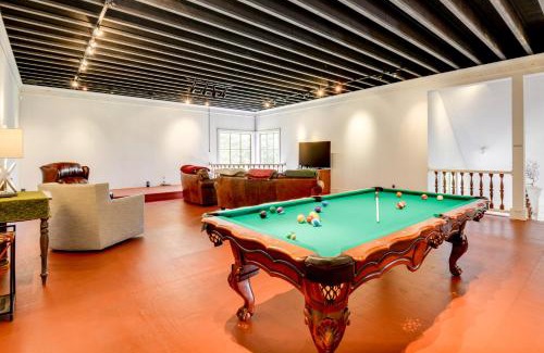 Wilmington House | Expansive Grand Estate 10 Mi to Mt Snow!