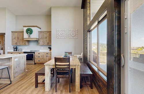 Sweetwater House | Expansive lake house with sweeping views and access to Ideal Beach Resort