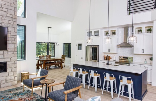 Egg Harbor House | Expansive, Modern Home + Great for Groups and families!