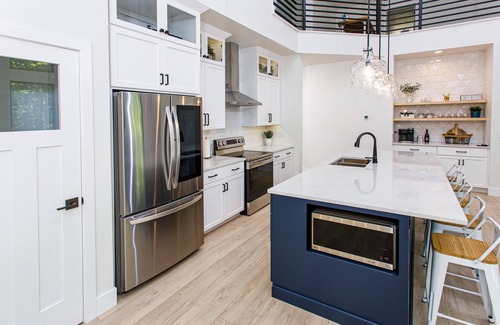 Egg Harbor House | Expansive, Modern Home + Great for Groups and families!