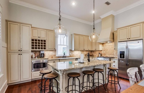 Forest District House | Expansive porches! Quiet area!
