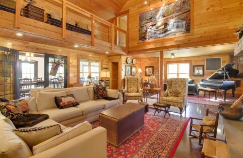 Roseland Villa | Expansive Possum Trot Lodge on 10 and Acres!