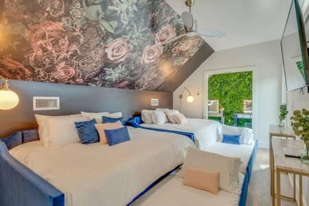 Germantown House | Expansive Retreat with Rooftop Deck