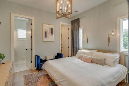 Germantown House | Expansive Retreat with Rooftop Deck