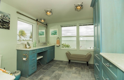 Caloosahatchee House | Expansive Riverfront Home. Heated pool spa. LargeTiki Bar & Outdoor Kitchen.