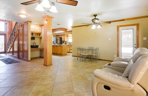Texas City House | Expansive Texas City Retreat ~ 16 Mi to Galveston!