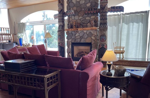 La Conner House | EXPANSIVE WATER VIEWS, COZY FIREPLACE, BIRD WATCHER'S PARADISE