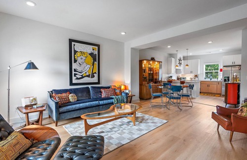 Donelson House | Experience 3 bedroom vibrant mid-century style and rock-n-roll spirit blend.