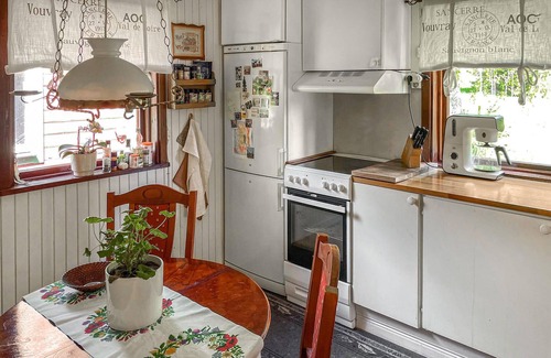 Sala House | Experience an idyllic location near the lake Ljömsebosjön