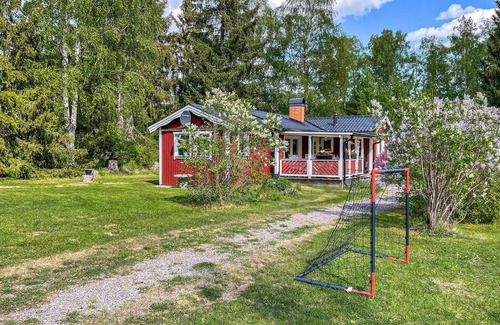 Sala House | Experience an idyllic location near the lake Ljömsebosjön