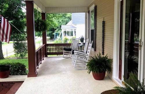 Charleston House | Experience Charleston charm near Hiwassee River