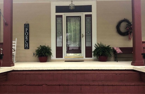 Charleston House | Experience Charleston charm near Hiwassee River